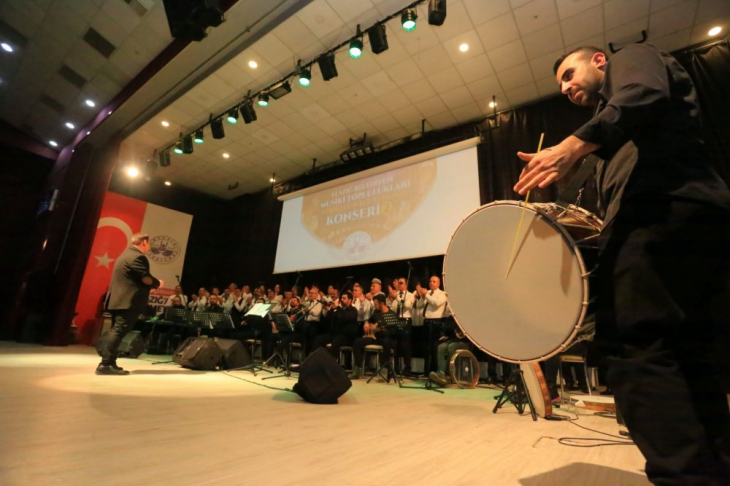 Elazığ Belediyesi Gönüllü Halk Korosu, yoğun ilgi dolayısıyla ikinci konserini düzenledi 