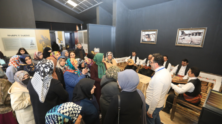 Kursiyer Kadınlar Elazığ Belediyesi'nin proje alanlarını gezdi