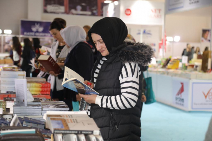 Elazığ Belediyesi Kitap Fuarı'na çevre illerden de yoğun ilgi