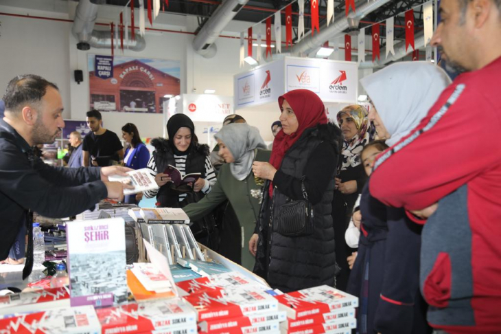 Elazığ Belediyesi Kitap Fuarı'na çevre illerden de yoğun ilgi