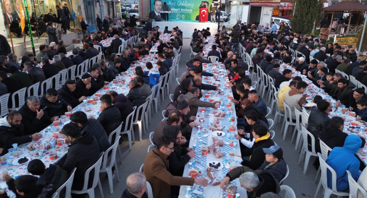Yurtbaşı'nda binlerce kişi iftar sofrasında buluştu
