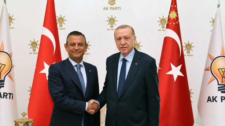 Erdoğan, CHP Genel Başkanı Özgür Özel'i kabul etti