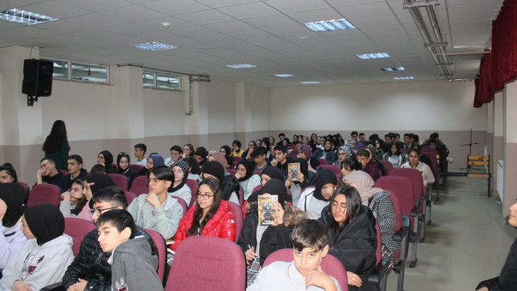 Harput Anadolu Lisesi'nde yazar öğrenci buluşması 